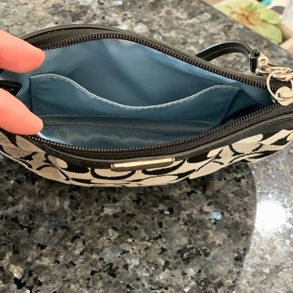 Coach Signature Wristlet NWOT - Picture 3 of 5